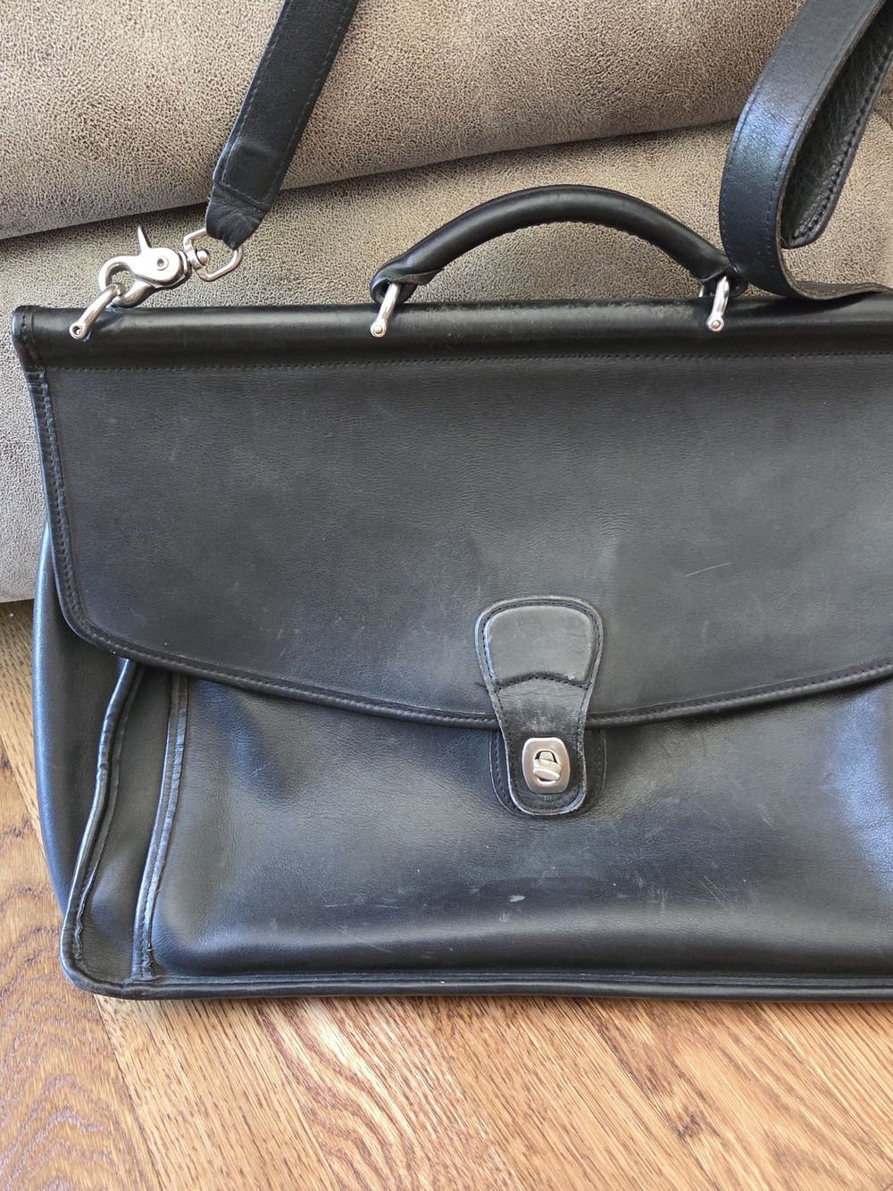 Vintage Coach Black Leather Laptop Briefcase w/Shoulder Strap, for man or woman
